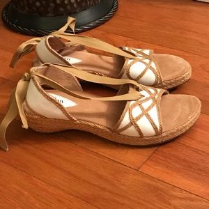 Clarks Artisan Brown white Sandals Size 7.5